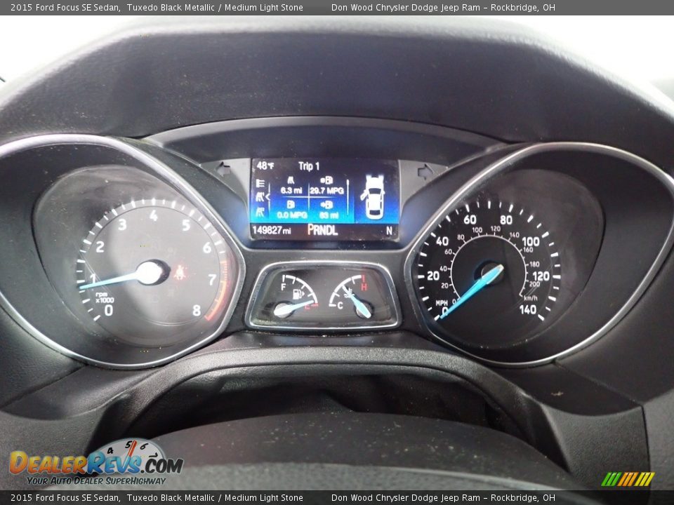 2015 Ford Focus SE Sedan Tuxedo Black Metallic / Medium Light Stone Photo #20