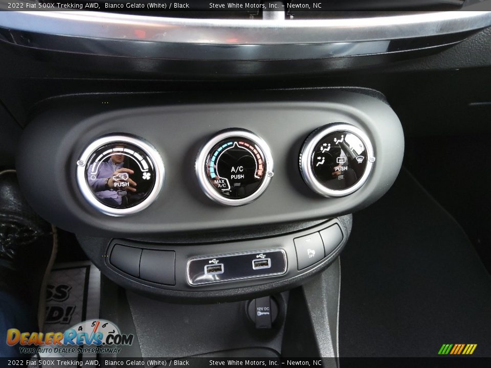 Controls of 2022 Fiat 500X Trekking AWD Photo #25