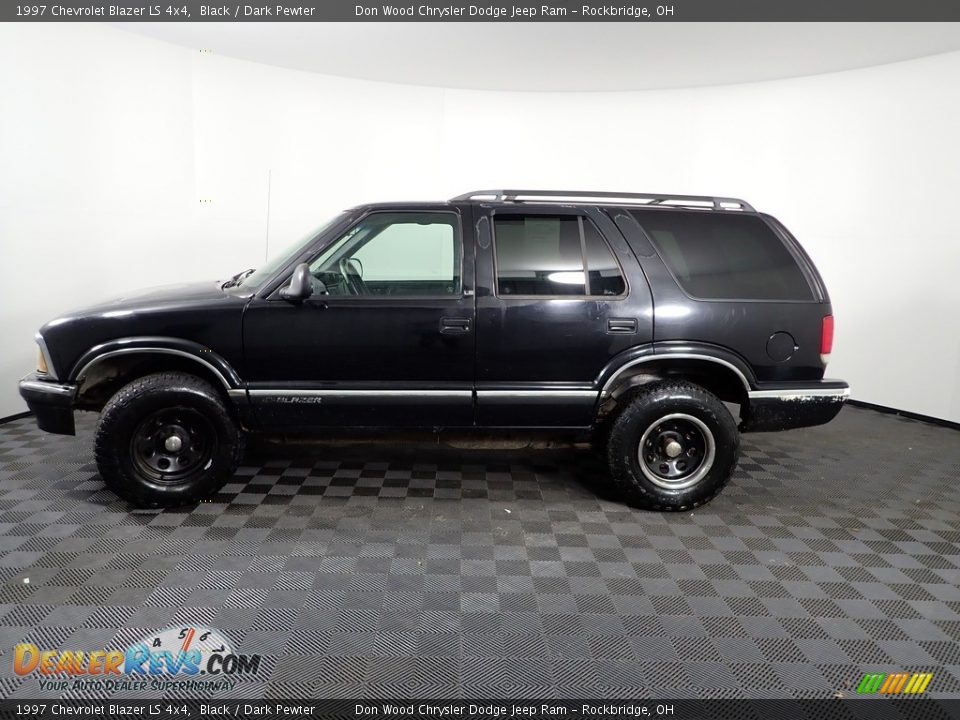 1997 Chevrolet Blazer LS 4x4 Black / Dark Pewter Photo #6