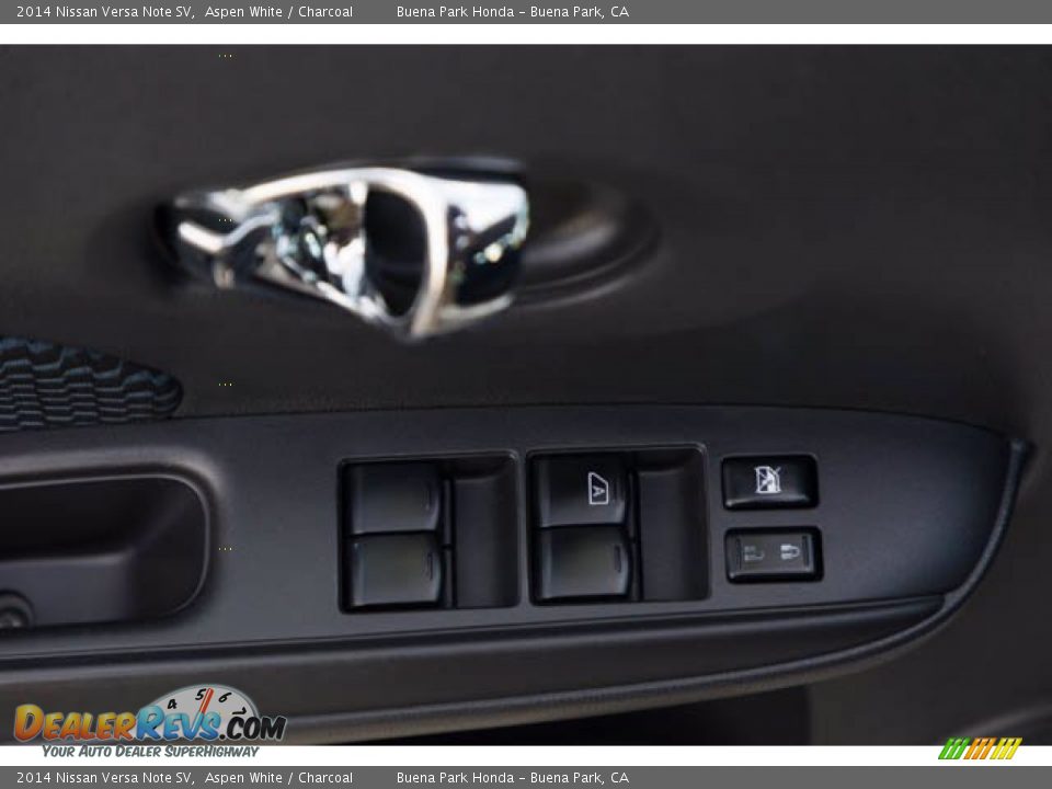 2014 Nissan Versa Note SV Aspen White / Charcoal Photo #21