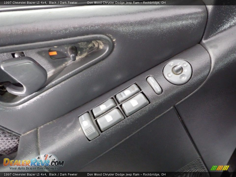 1997 Chevrolet Blazer LS 4x4 Black / Dark Pewter Photo #13