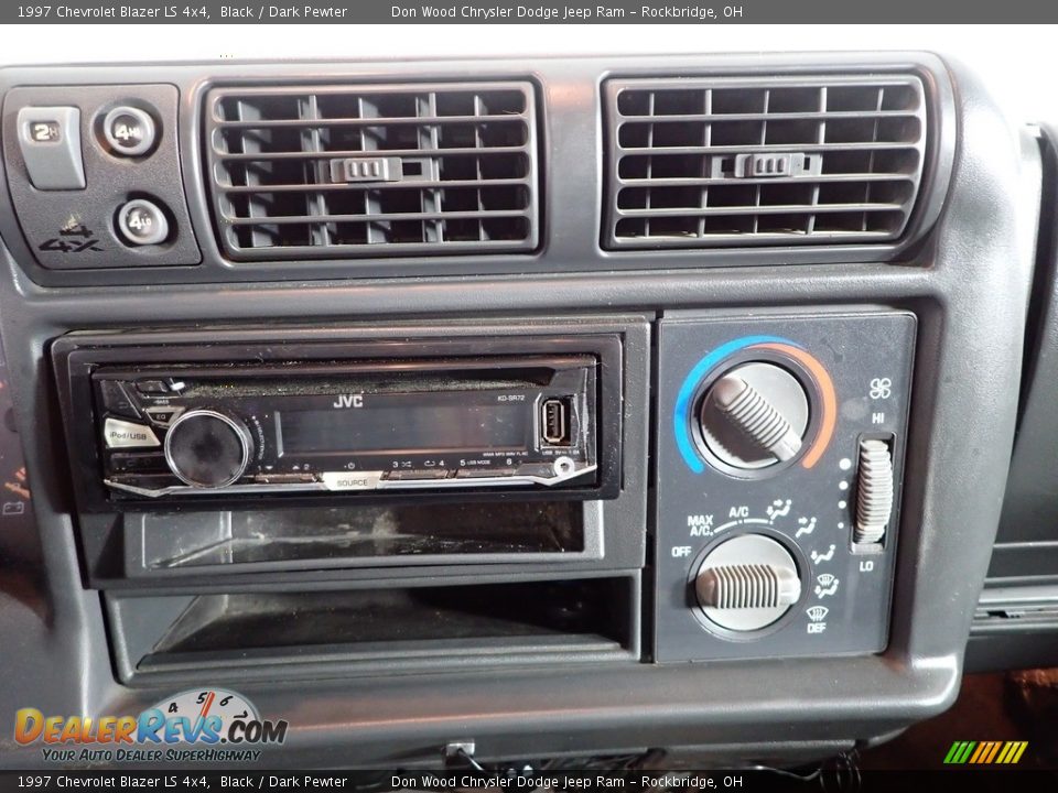 1997 Chevrolet Blazer LS 4x4 Black / Dark Pewter Photo #17