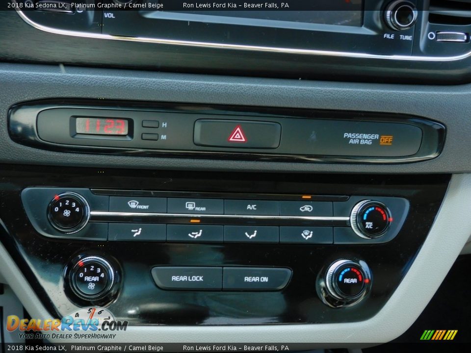 2018 Kia Sedona LX Platinum Graphite / Camel Beige Photo #18