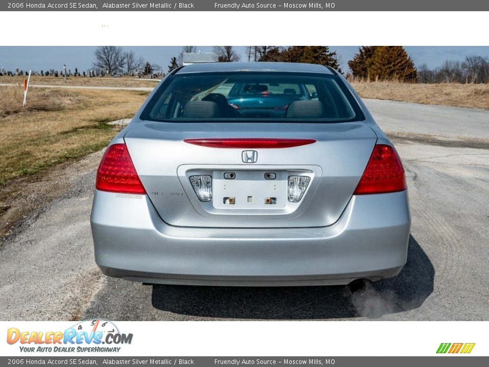 2006 Honda Accord SE Sedan Alabaster Silver Metallic / Black Photo #5