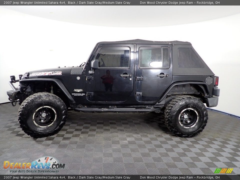 2007 Jeep Wrangler Unlimited Sahara 4x4 Black / Dark Slate Gray/Medium Slate Gray Photo #4
