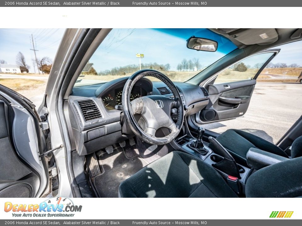 2006 Honda Accord SE Sedan Alabaster Silver Metallic / Black Photo #19