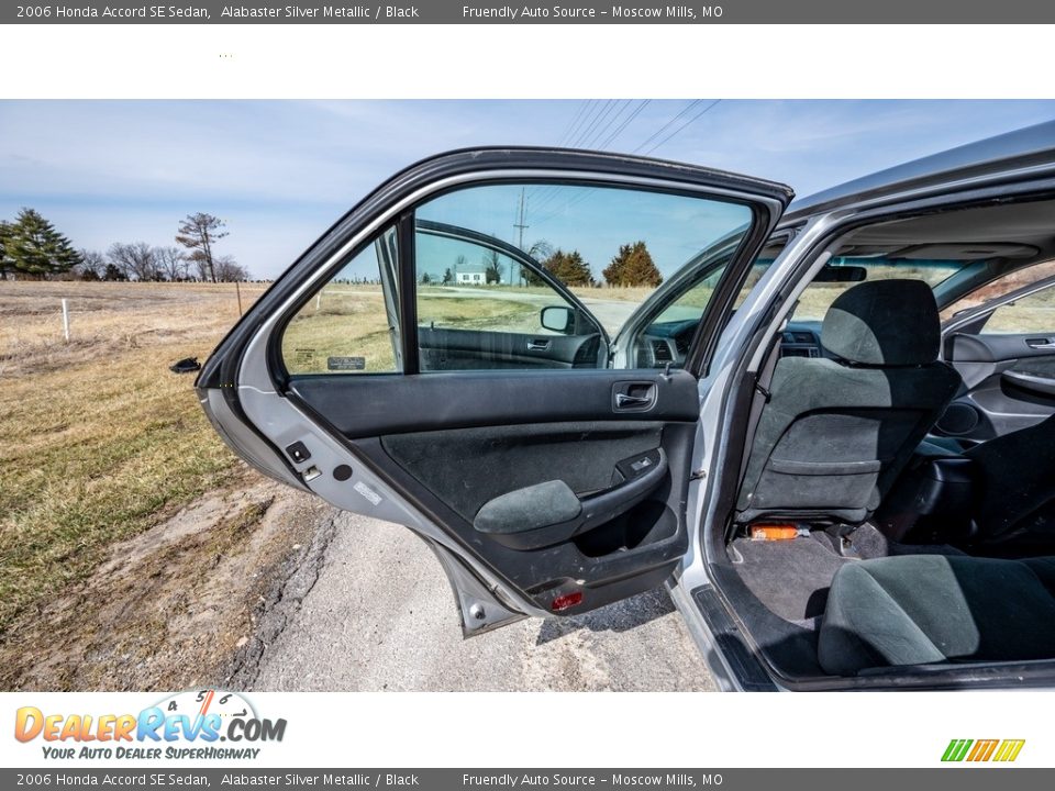 2006 Honda Accord SE Sedan Alabaster Silver Metallic / Black Photo #21