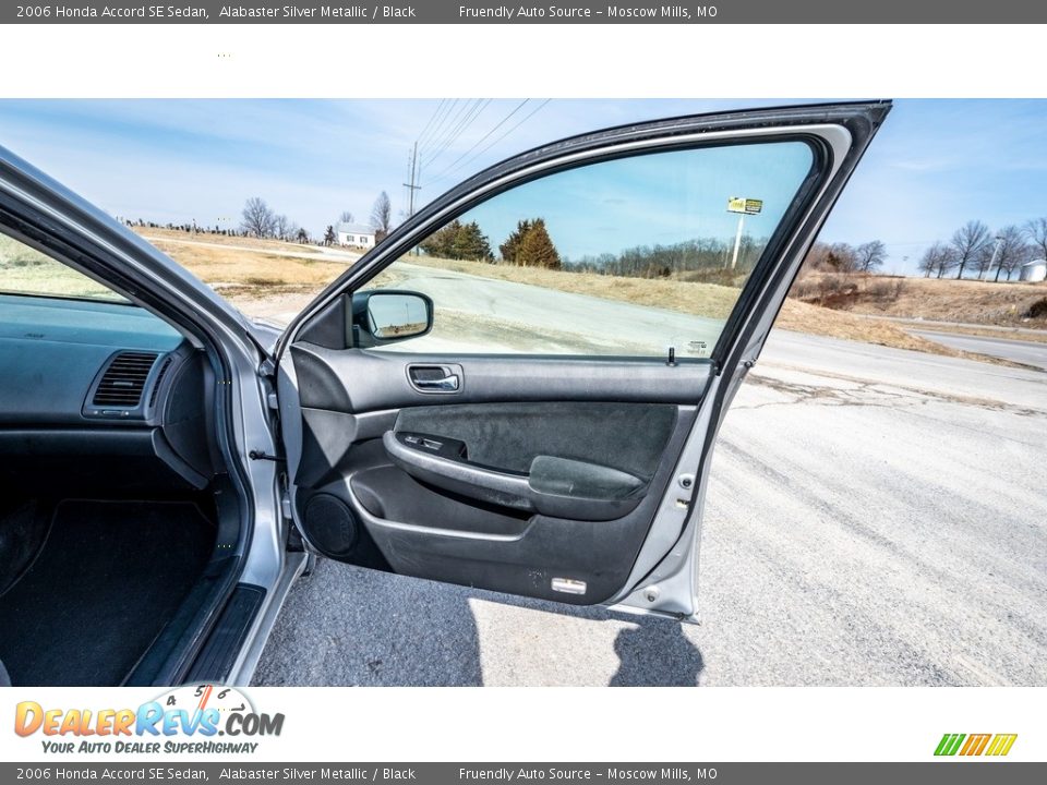 2006 Honda Accord SE Sedan Alabaster Silver Metallic / Black Photo #26