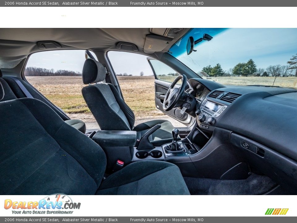 2006 Honda Accord SE Sedan Alabaster Silver Metallic / Black Photo #28