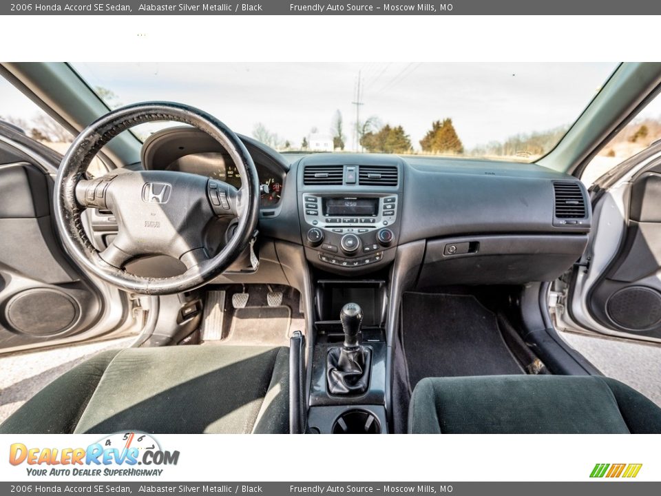 2006 Honda Accord SE Sedan Alabaster Silver Metallic / Black Photo #30