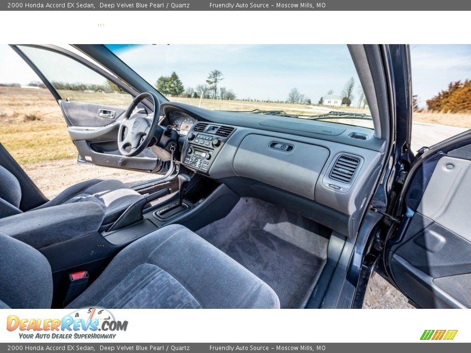 Dashboard of 2000 Honda Accord EX Sedan Photo #27