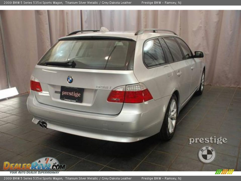 2009 BMW 5 Series 535xi Sports Wagon Titanium Silver Metallic / Grey Dakota Leather Photo #2
