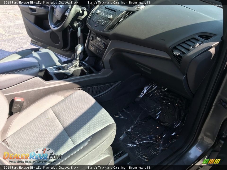 2018 Ford Escape SE 4WD Magnetic / Charcoal Black Photo #30