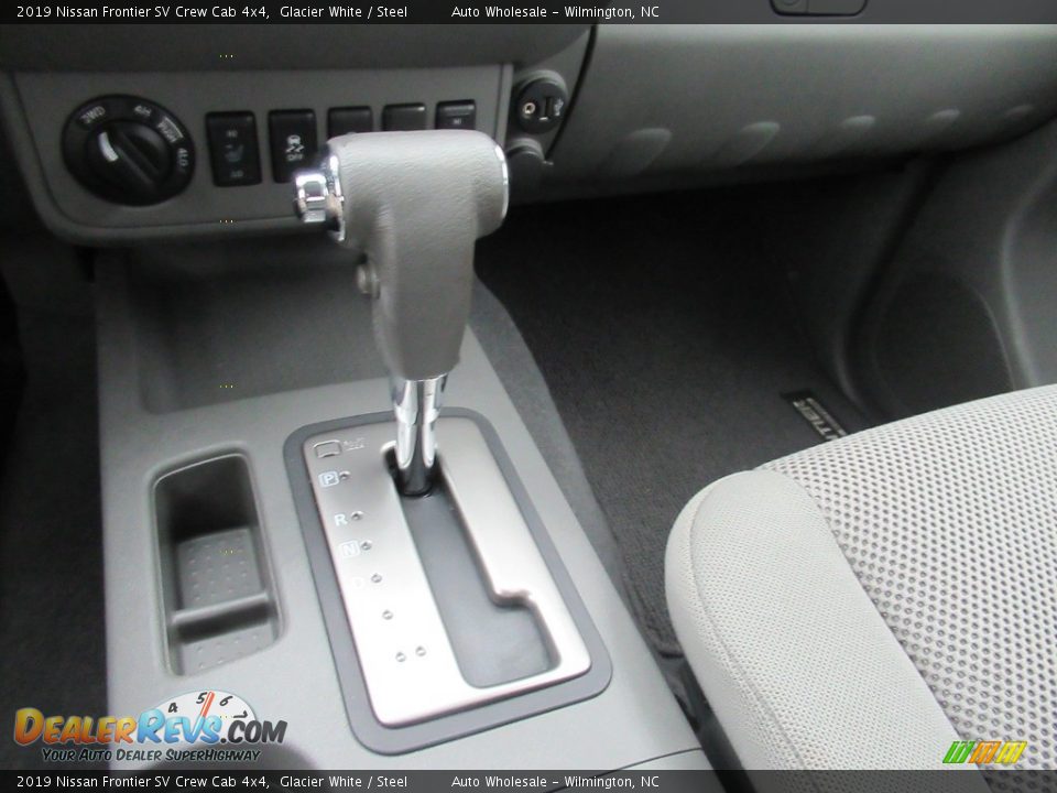 2019 Nissan Frontier SV Crew Cab 4x4 Shifter Photo #20