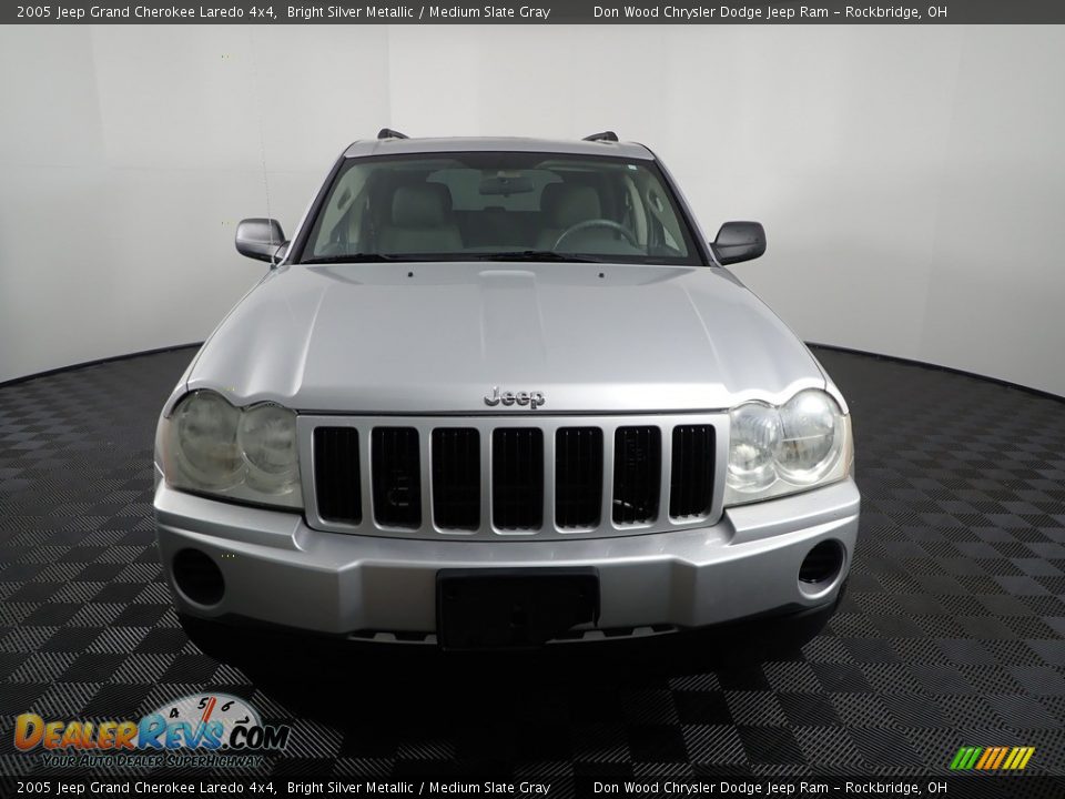 2005 Jeep Grand Cherokee Laredo 4x4 Bright Silver Metallic / Medium Slate Gray Photo #2