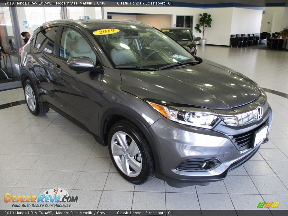 Front 3/4 View of 2019 Honda HR-V EX AWD Photo #3