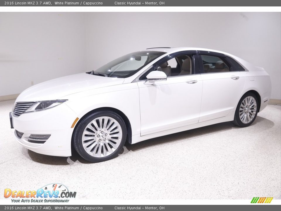 Front 3/4 View of 2016 Lincoln MKZ 3.7 AWD Photo #3