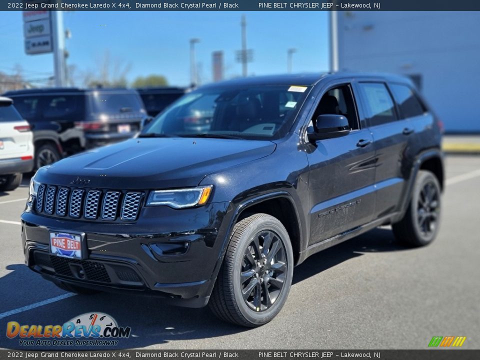 2022 Jeep Grand Cherokee Laredo X 4x4 Diamond Black Crystal Pearl / Black Photo #1