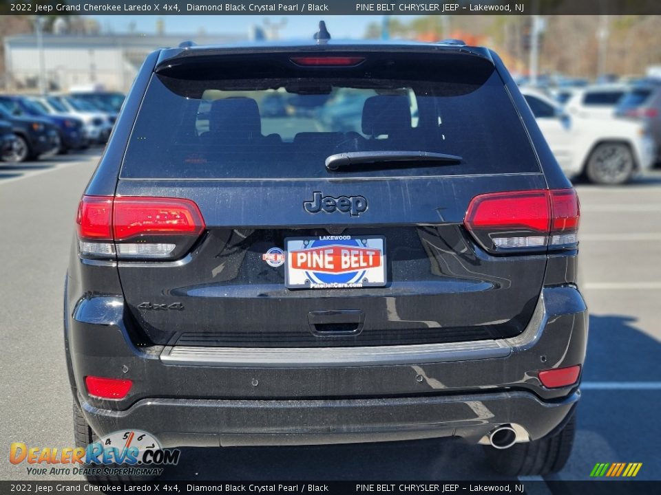 2022 Jeep Grand Cherokee Laredo X 4x4 Diamond Black Crystal Pearl / Black Photo #5