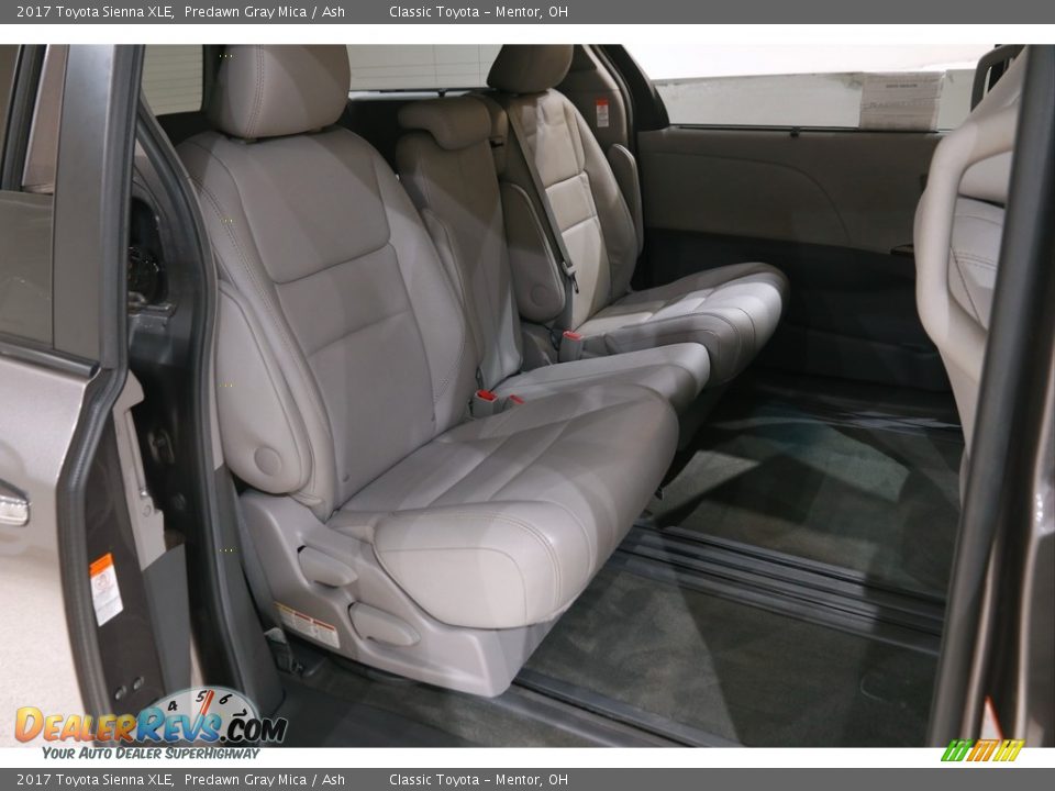 2017 Toyota Sienna XLE Predawn Gray Mica / Ash Photo #18