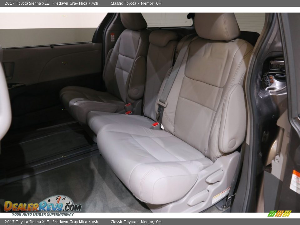 2017 Toyota Sienna XLE Predawn Gray Mica / Ash Photo #19