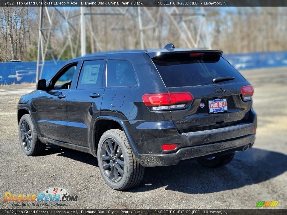 2022 Jeep Grand Cherokee Laredo X 4x4 Diamond Black Crystal Pearl / Black Photo #4