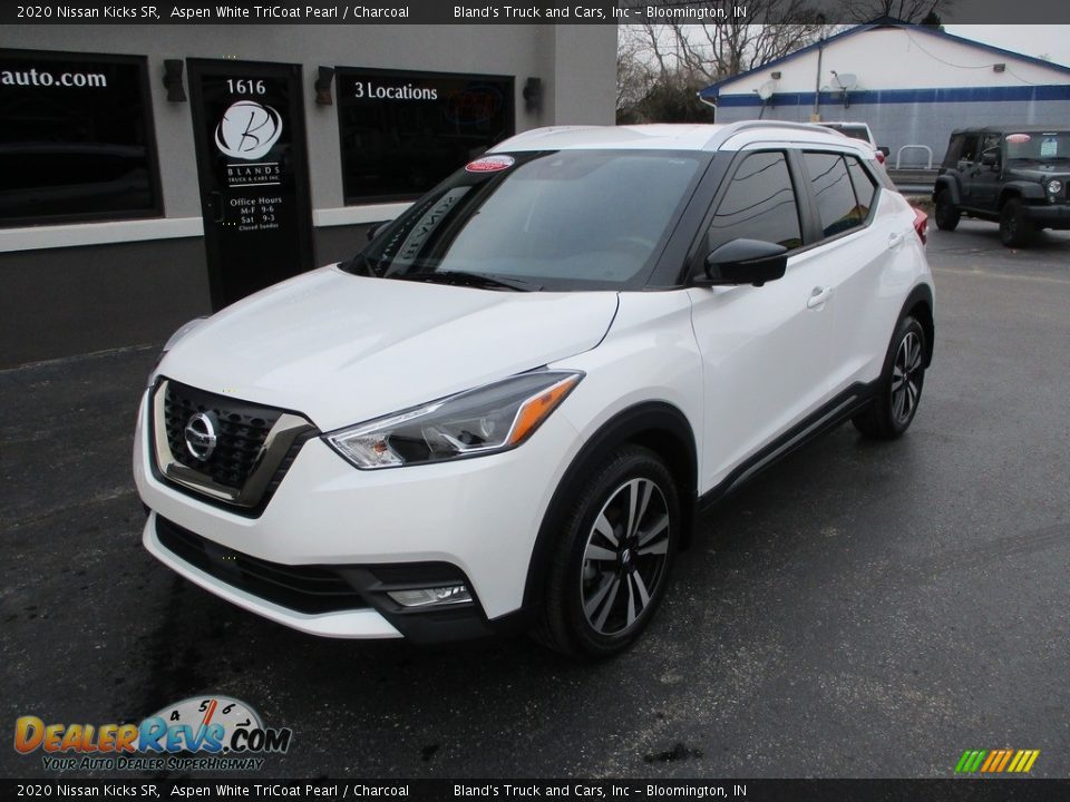 2020 Nissan Kicks SR Aspen White TriCoat Pearl / Charcoal Photo #2