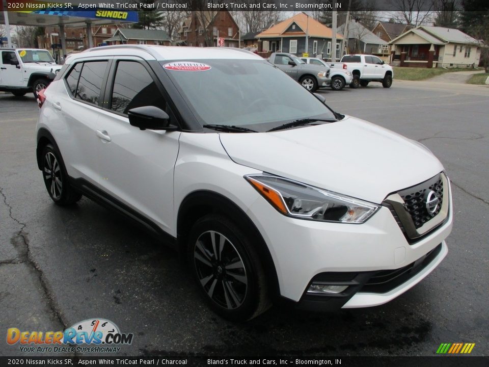 2020 Nissan Kicks SR Aspen White TriCoat Pearl / Charcoal Photo #5