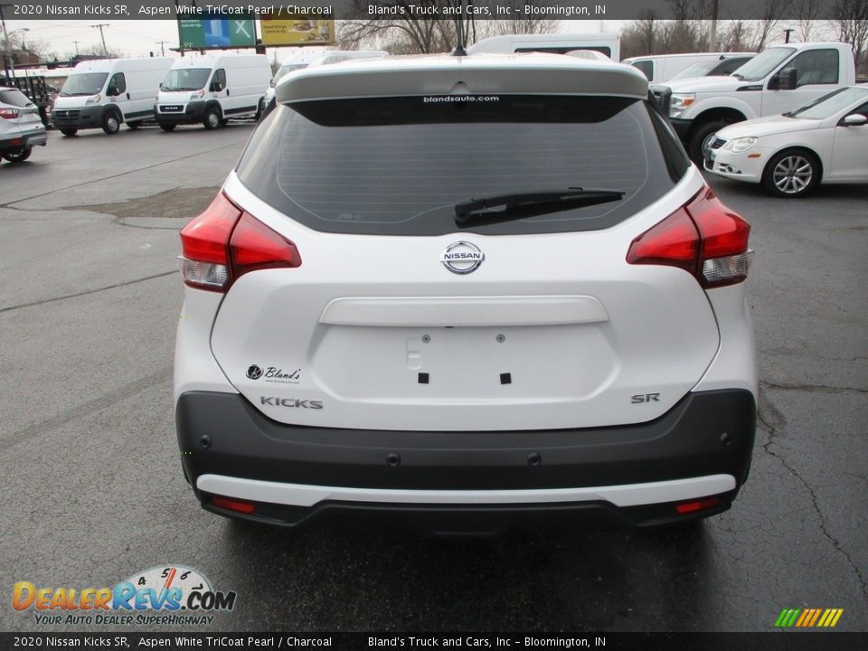 2020 Nissan Kicks SR Aspen White TriCoat Pearl / Charcoal Photo #26