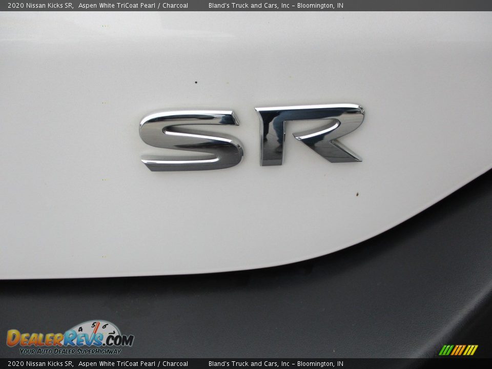 2020 Nissan Kicks SR Aspen White TriCoat Pearl / Charcoal Photo #27