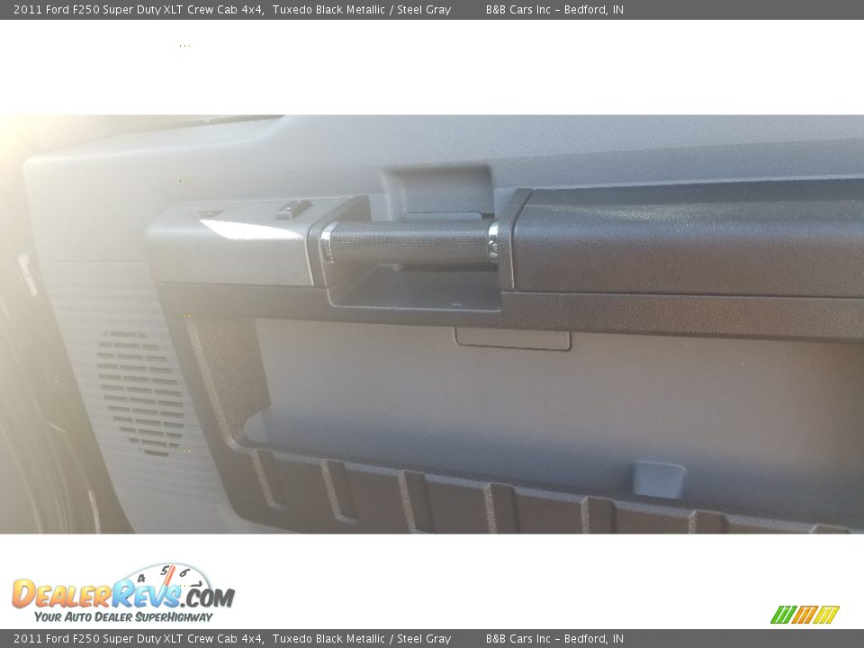 2011 Ford F250 Super Duty XLT Crew Cab 4x4 Tuxedo Black Metallic / Steel Gray Photo #17
