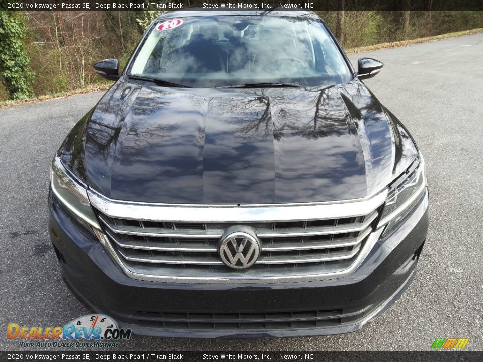2020 Volkswagen Passat SE Deep Black Pearl / Titan Black Photo #5
