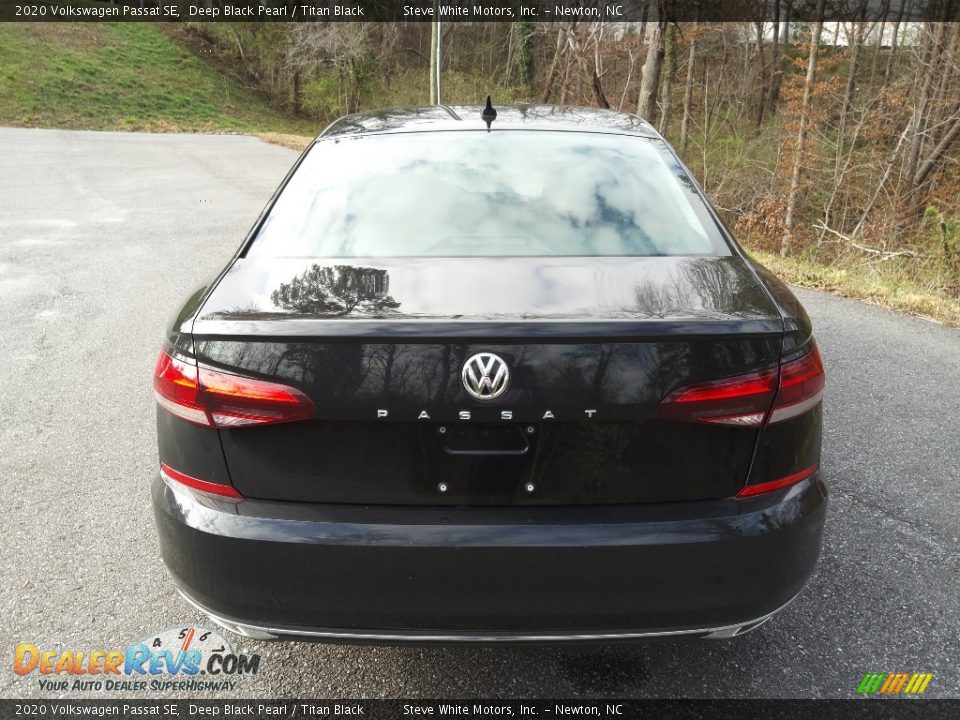 2020 Volkswagen Passat SE Deep Black Pearl / Titan Black Photo #12