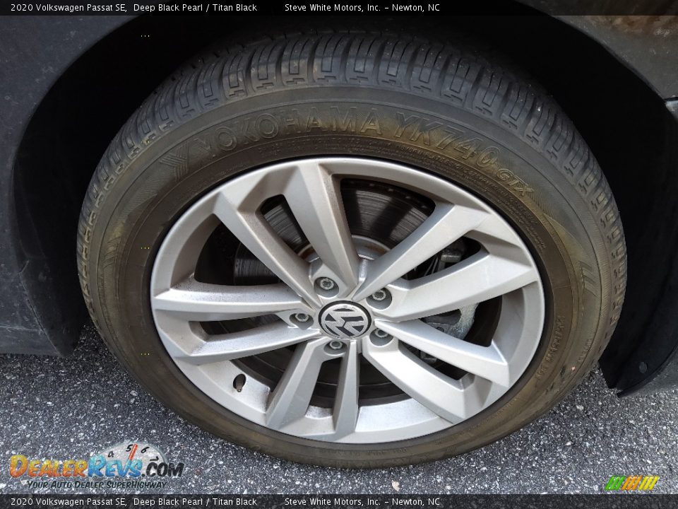2020 Volkswagen Passat SE Deep Black Pearl / Titan Black Photo #15
