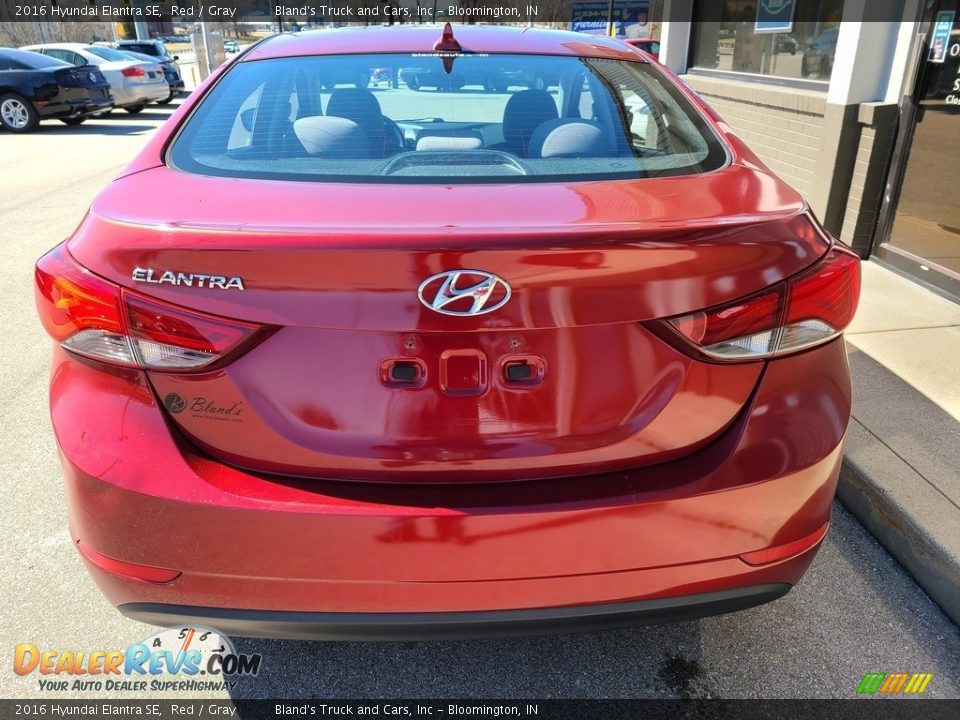 2016 Hyundai Elantra SE Red / Gray Photo #24