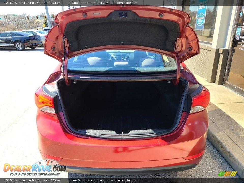 2016 Hyundai Elantra SE Red / Gray Photo #25