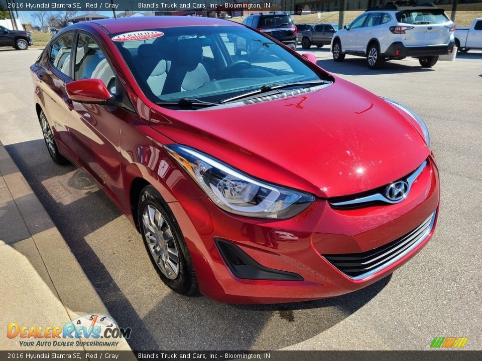 2016 Hyundai Elantra SE Red / Gray Photo #35