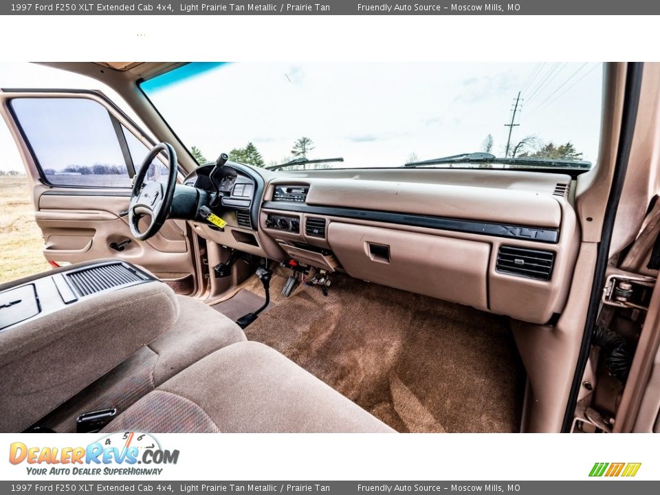 Dashboard of 1997 Ford F250 XLT Extended Cab 4x4 Photo #22