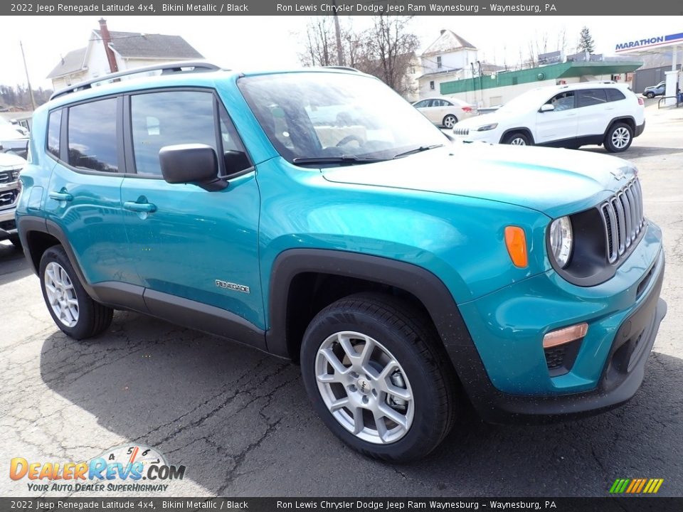 Front 3/4 View of 2022 Jeep Renegade Latitude 4x4 Photo #8