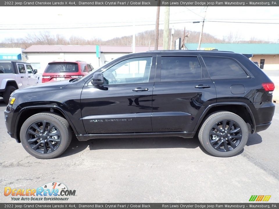 2022 Jeep Grand Cherokee Laredo X 4x4 Diamond Black Crystal Pearl / Global Black Photo #2