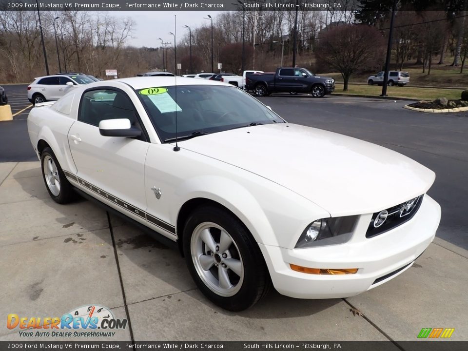 Front 3/4 View of 2009 Ford Mustang V6 Premium Coupe Photo #7