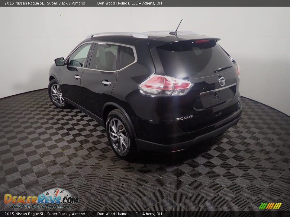 2015 Nissan Rogue SL Super Black / Almond Photo #15