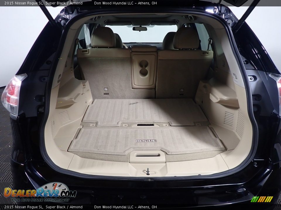 2015 Nissan Rogue SL Super Black / Almond Photo #19