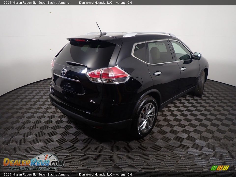 2015 Nissan Rogue SL Super Black / Almond Photo #21