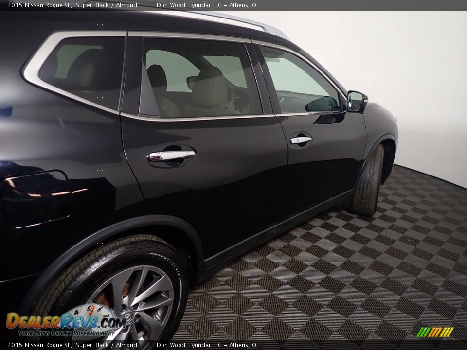 2015 Nissan Rogue SL Super Black / Almond Photo #23