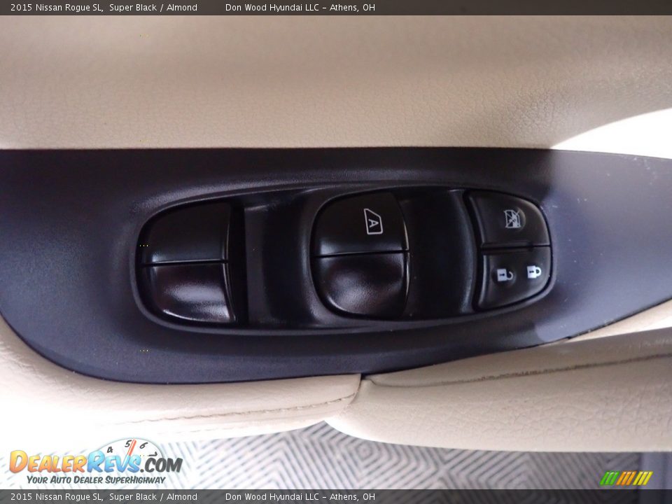 2015 Nissan Rogue SL Super Black / Almond Photo #25