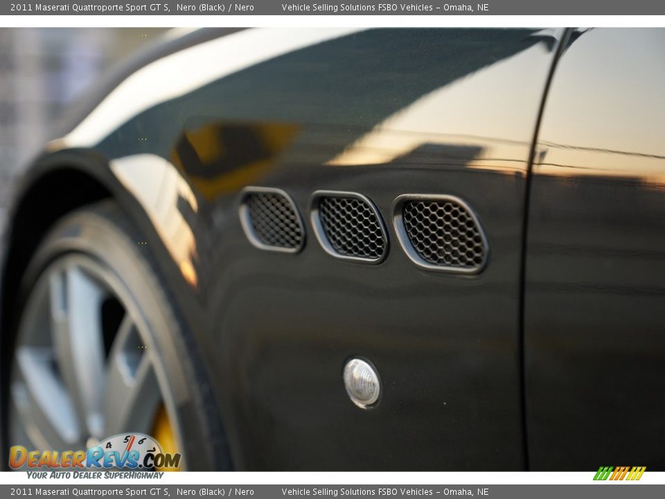 2011 Maserati Quattroporte Sport GT S Logo Photo #10