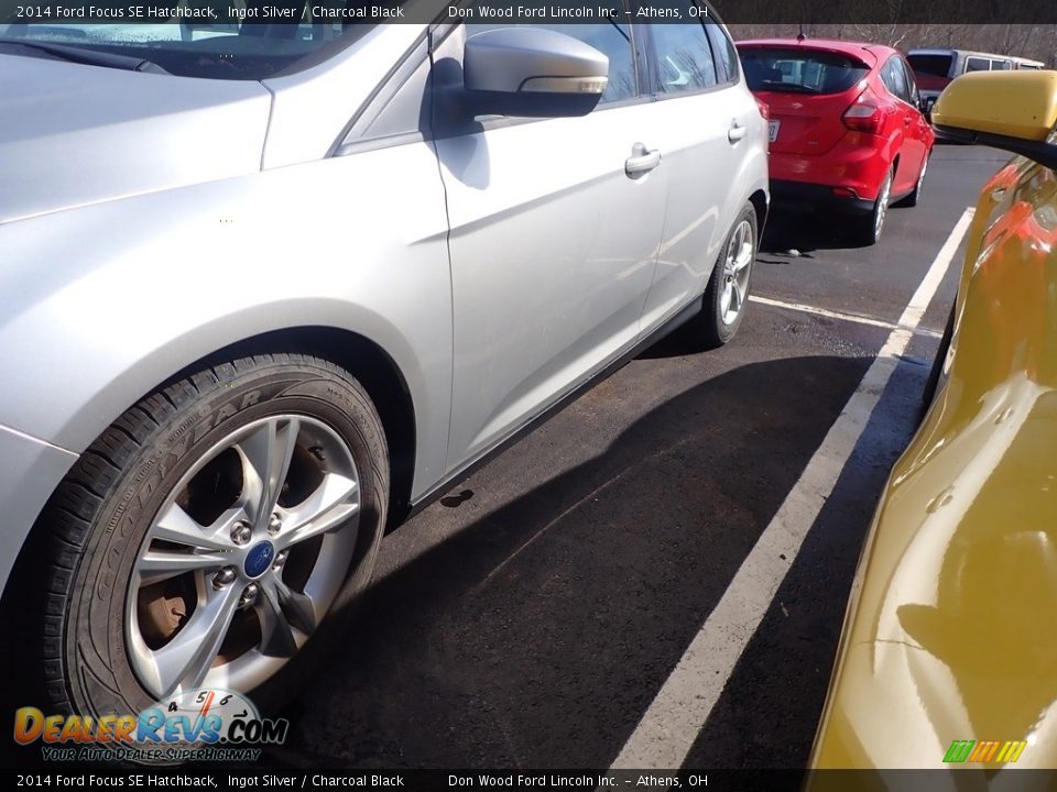 2014 Ford Focus SE Hatchback Ingot Silver / Charcoal Black Photo #8