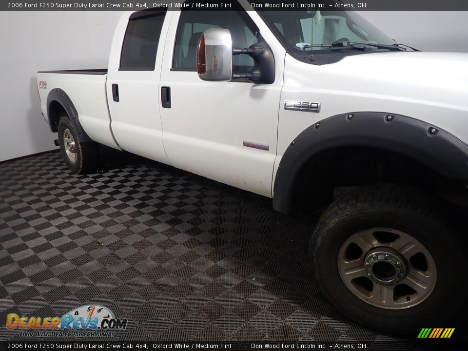 2006 Ford F250 Super Duty Lariat Crew Cab 4x4 Oxford White / Medium Flint Photo #4