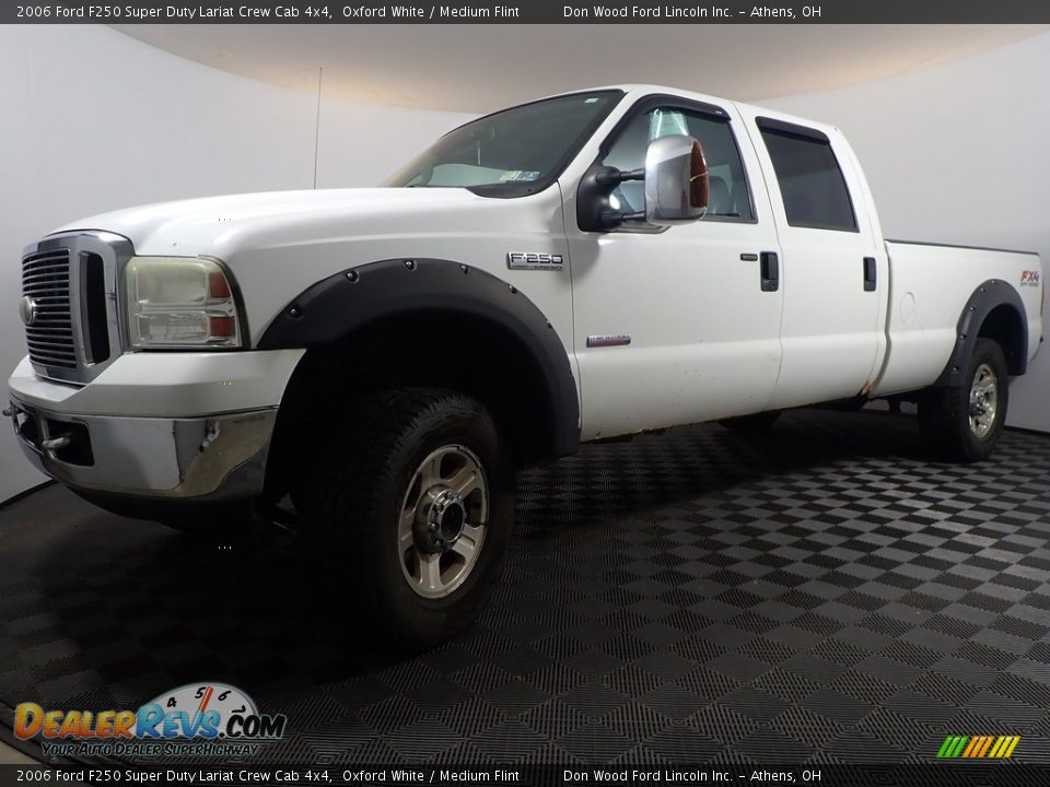 2006 Ford F250 Super Duty Lariat Crew Cab 4x4 Oxford White / Medium Flint Photo #8